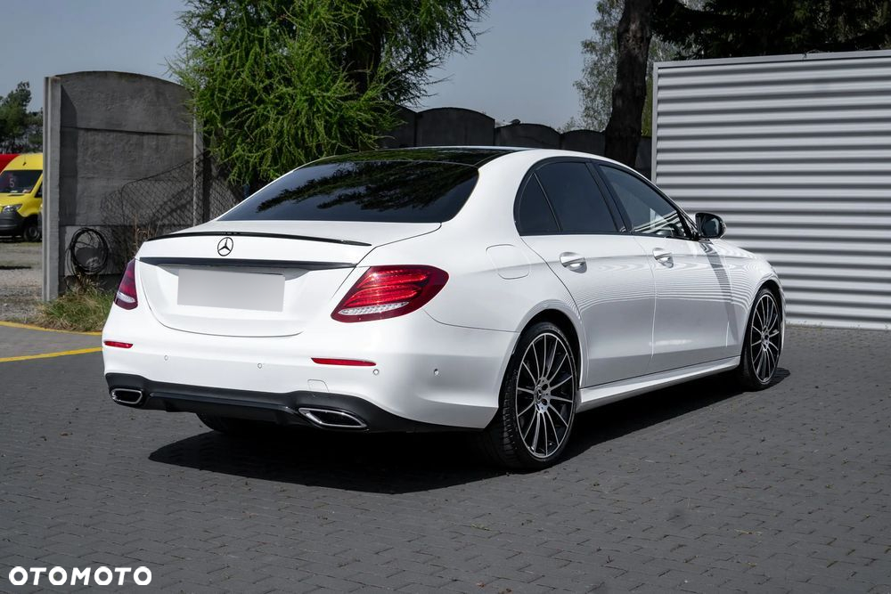 Mercedes-Benz Klasa E 220 d 4-Matic 9G-TRONIC - 2