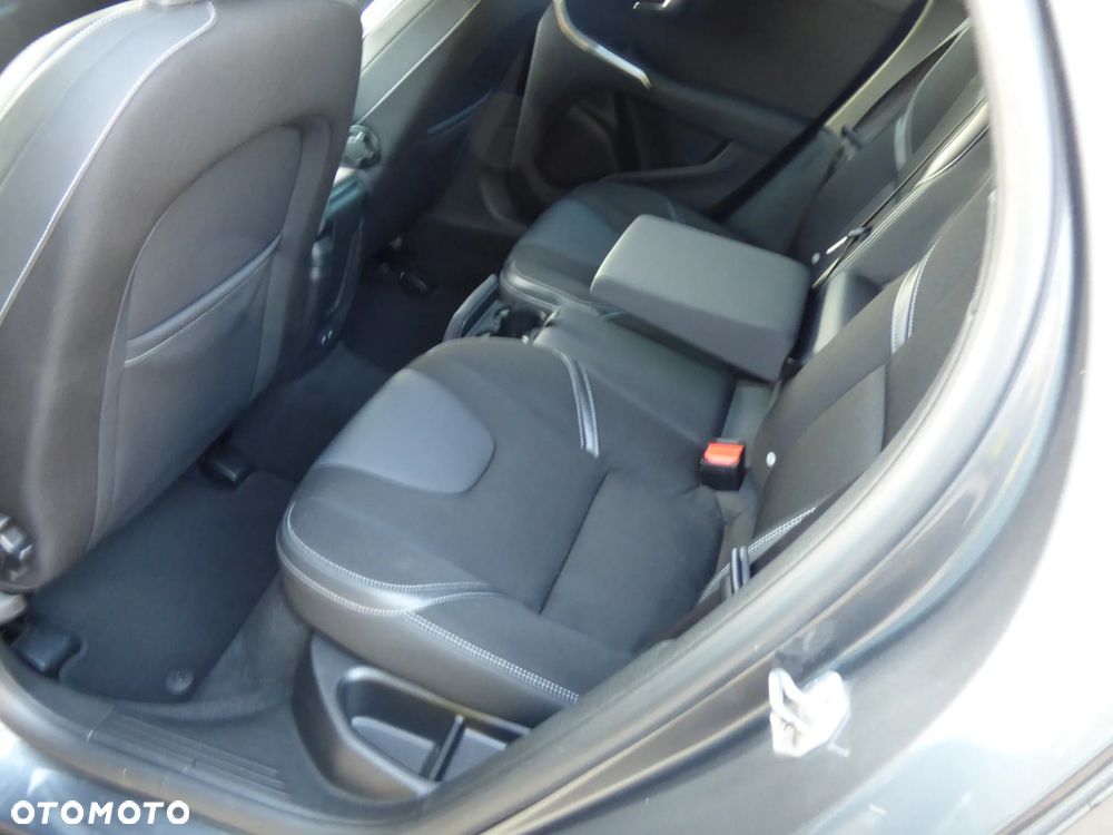 Volvo V40 D2 You - 9