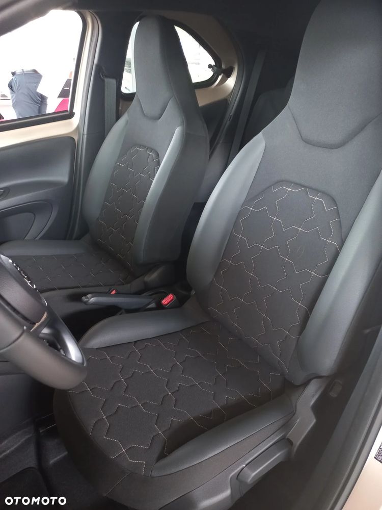 Toyota Aygo X 1.0 VVT-i Executive - 9