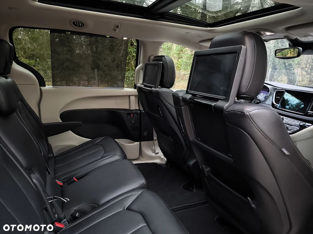 Chrysler Pacifica - 12