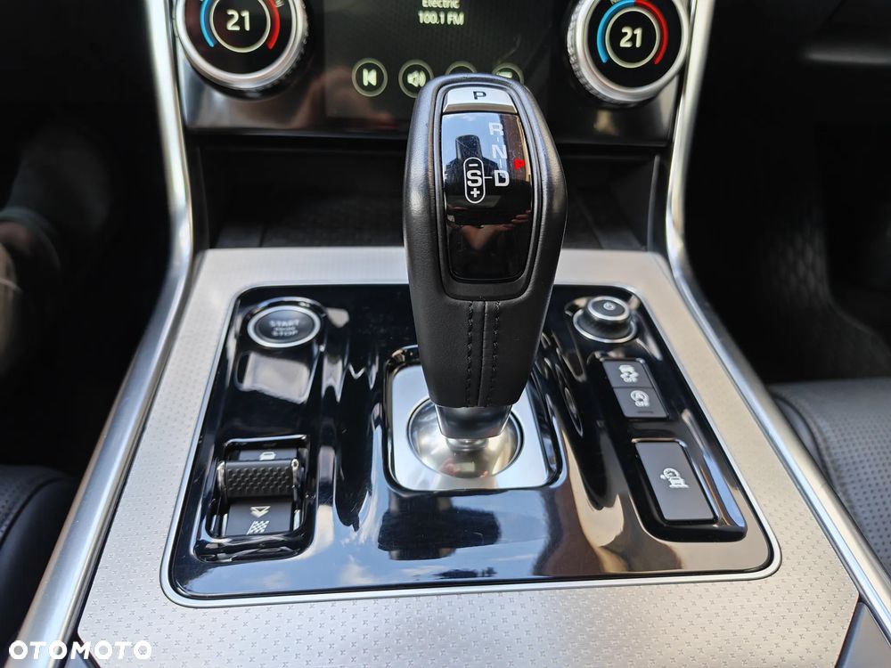 Jaguar XE 2.0 D180 AWD R-Dynamic SE - 23