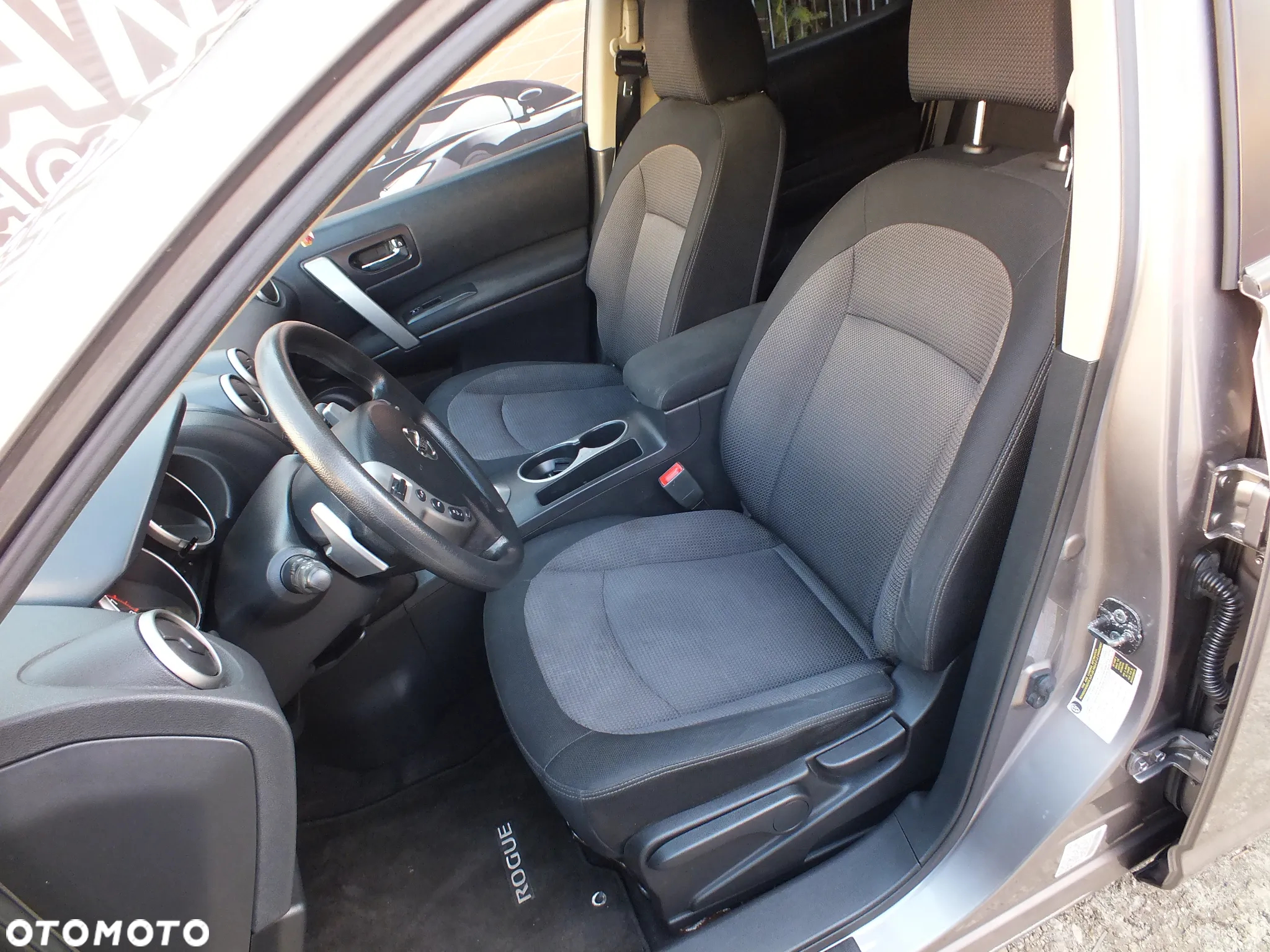 Nissan Rogue - 8