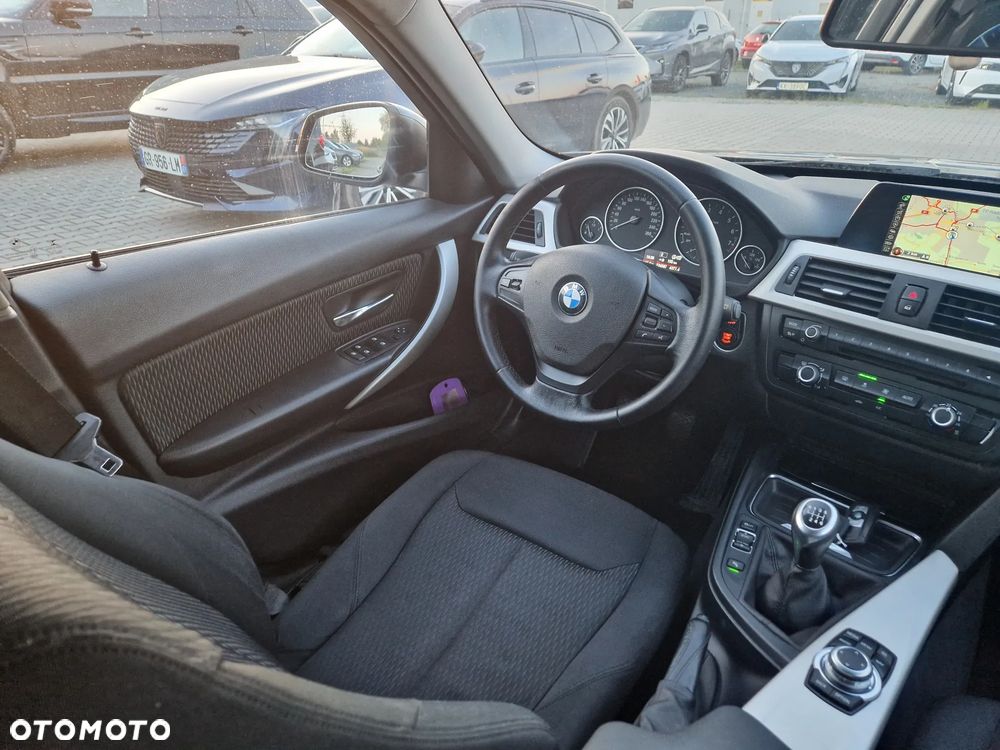 BMW Seria 3 316i Sport Line - 25