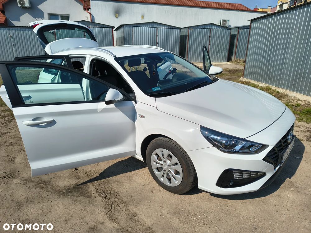 Hyundai i30 1.5 DPI Classic + - 5