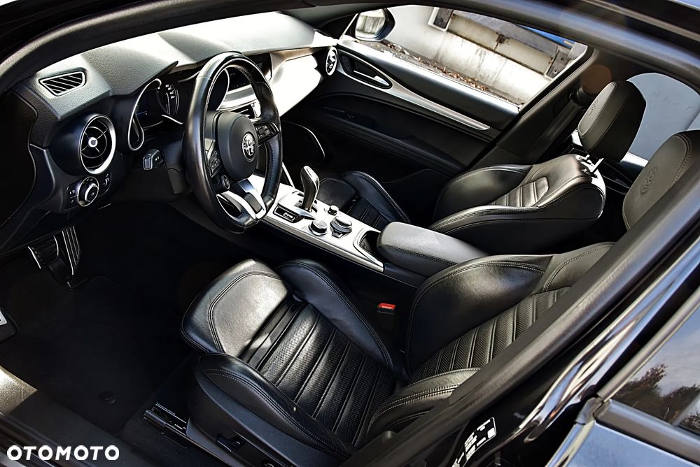 Alfa Romeo Stelvio 2.0 Turbo Veloce Q4 - 17