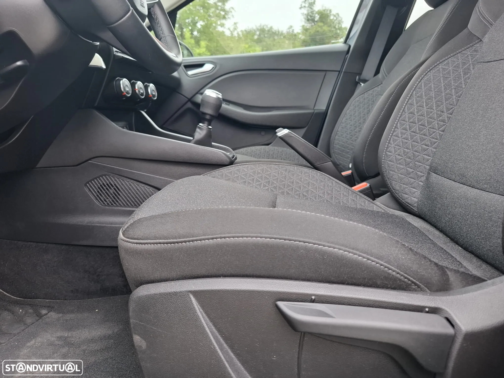 Renault Clio 1.0 TCe Techno - 23