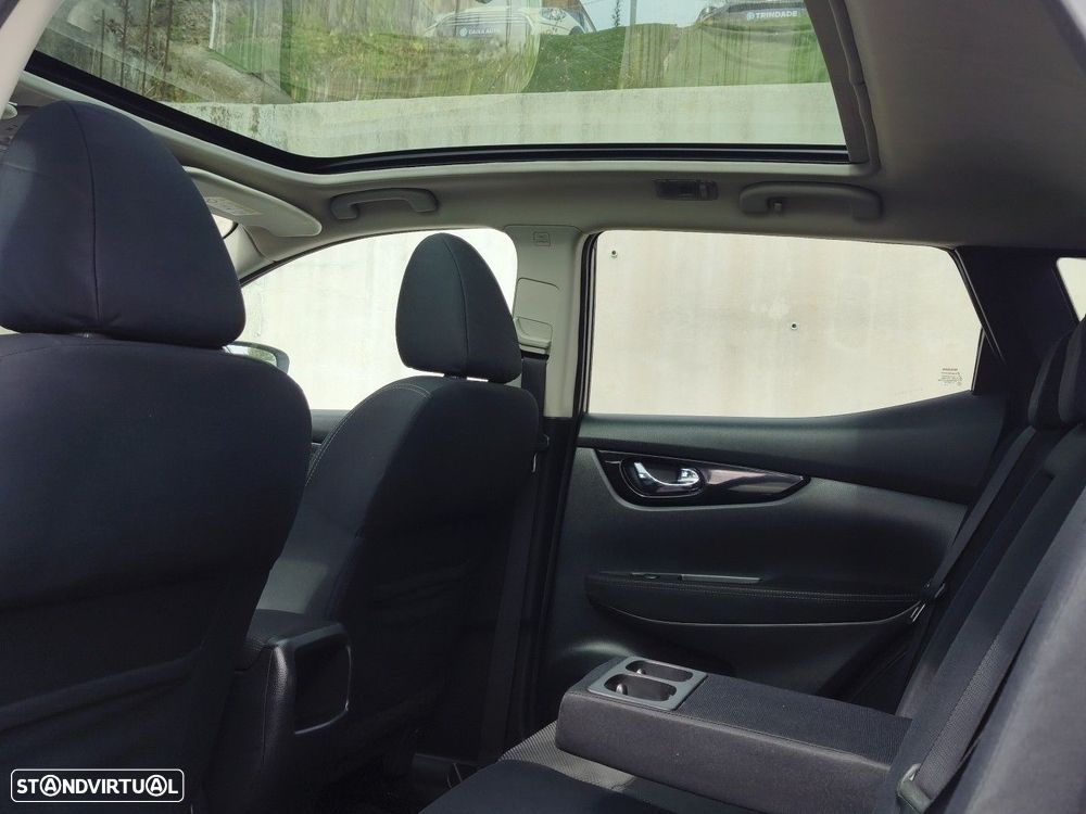 Nissan Qashqai 1.5 dCi N-Connecta - 6