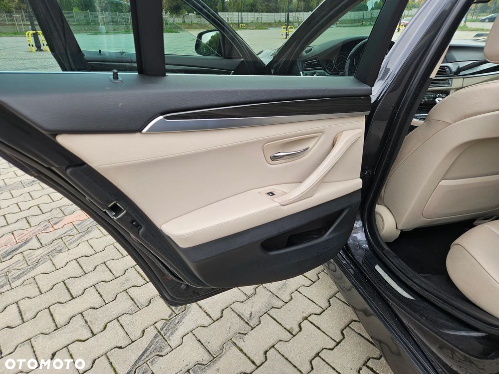 BMW Seria 5 525d - 23