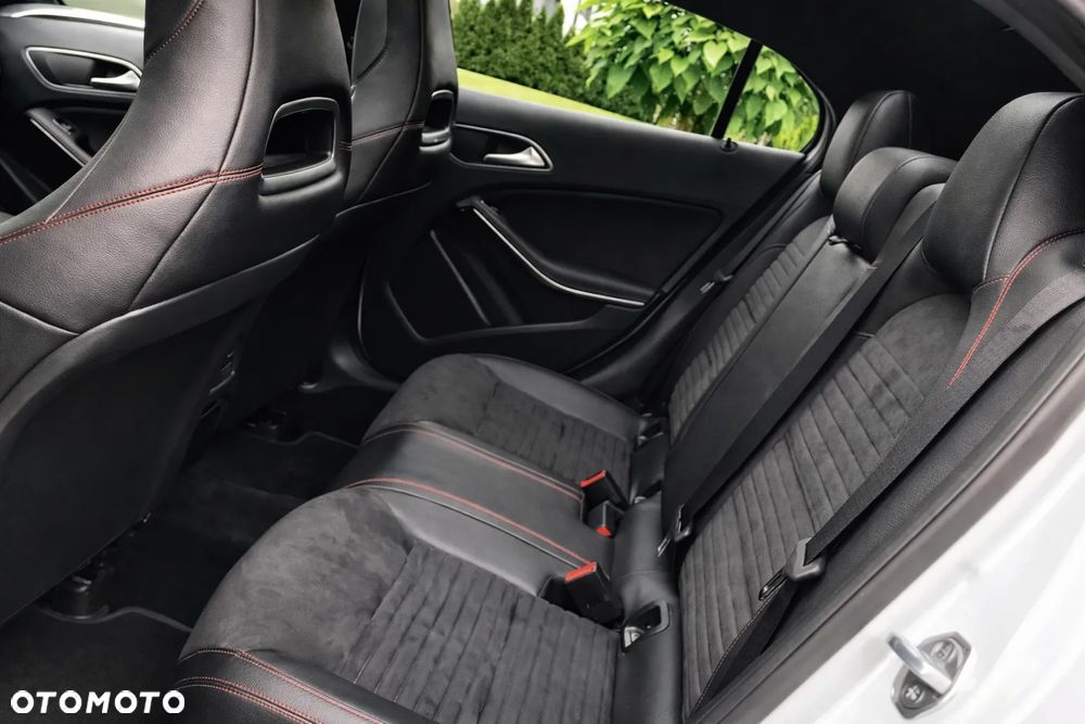 Mercedes-Benz GLA 250 4-Matic AMG Line - 20