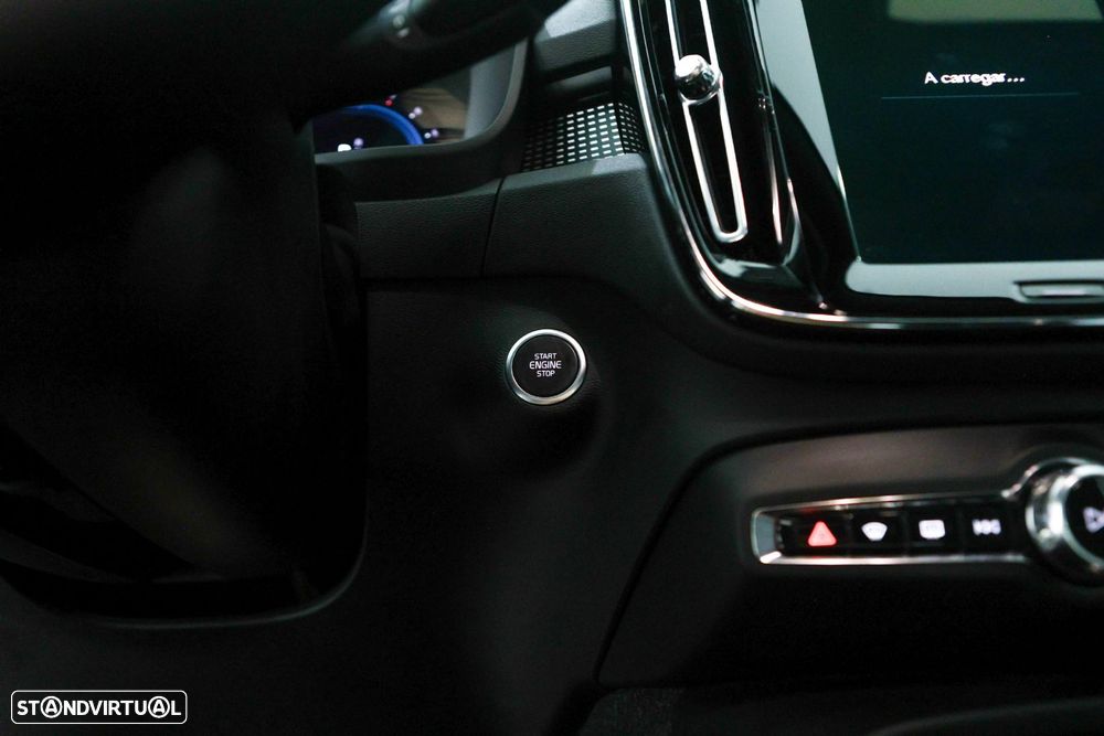 Volvo XC 40 2.0 B3 Plus Dark - 36