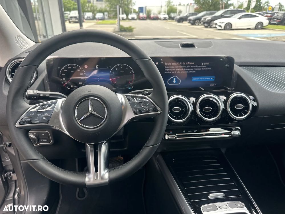 Mercedes-Benz GLA 180 7G-DCT Special Edition - 13