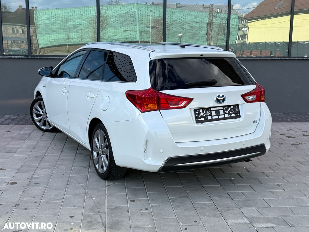 Toyota Auris 1.8 L VVT-i Luna - 3