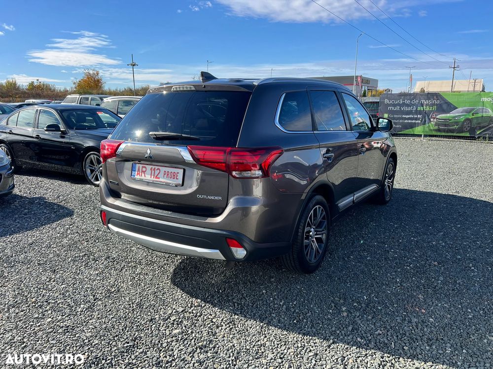 Mitsubishi Outlander 2.2 DI-D 4WD Automatik Diamant Edition+ - 3
