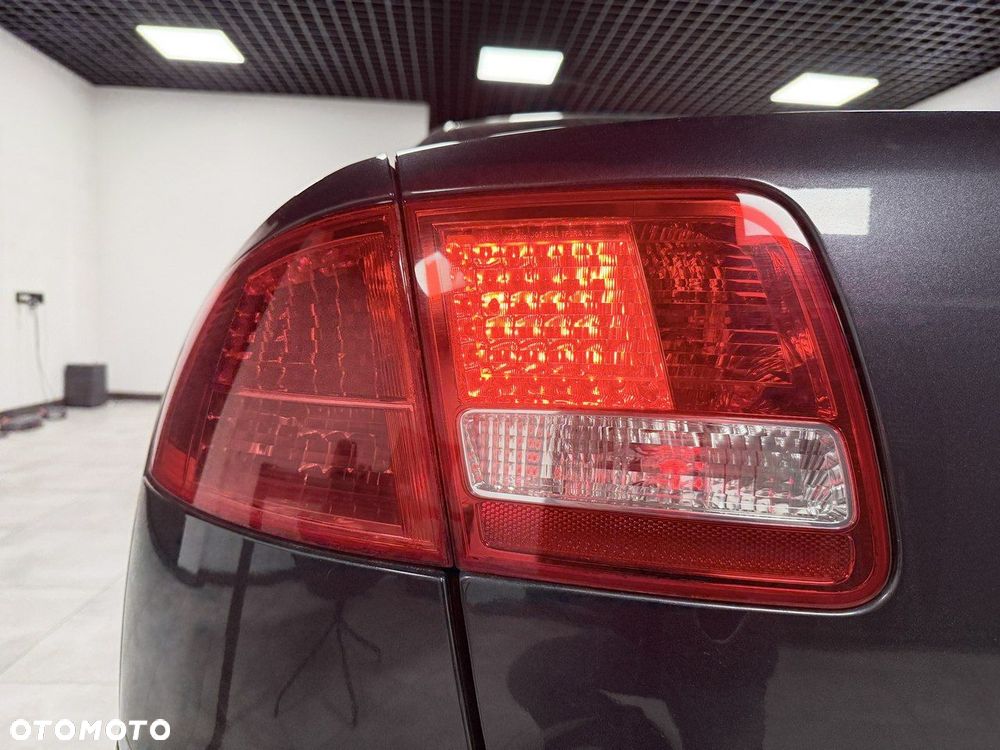 Audi A8 4.2 Quattro - 10