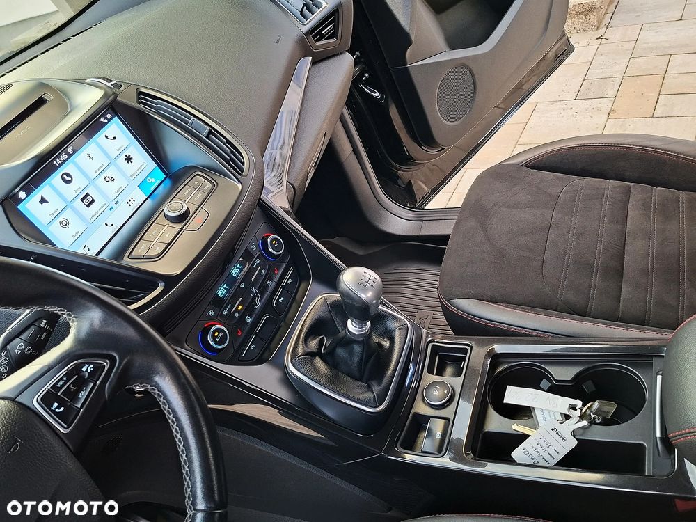 Ford Kuga 1.5 EcoBoost 2x4 ST-Line - 16