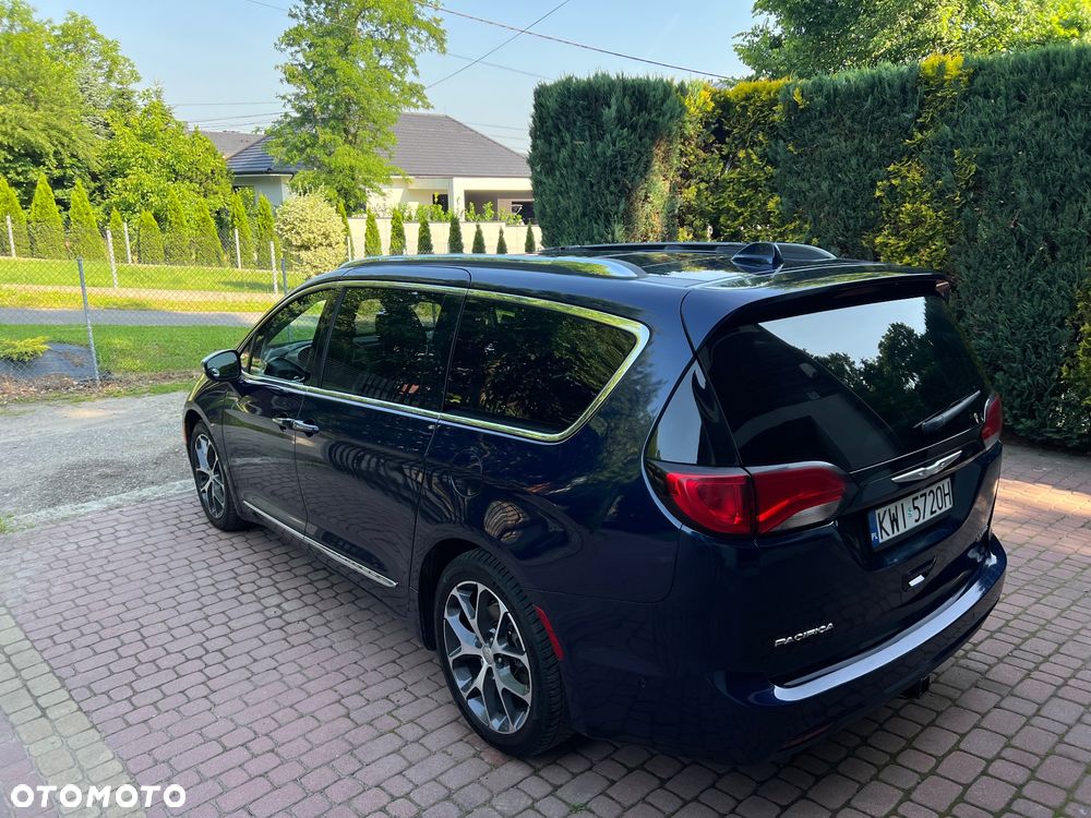 Chrysler Pacifica - 11