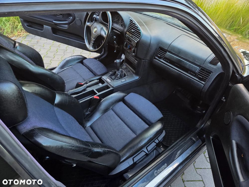 BMW Seria 3 323i - 17