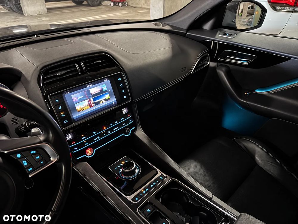 Jaguar F-Pace 30t AWD R-Sport - 14
