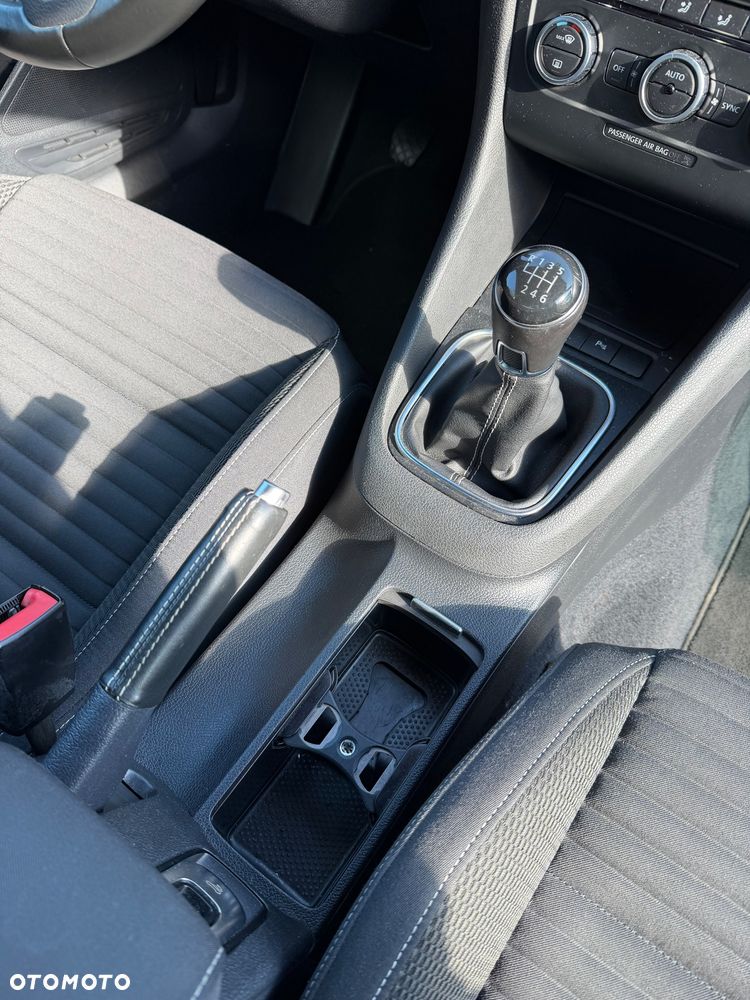 Volkswagen Golf - 25