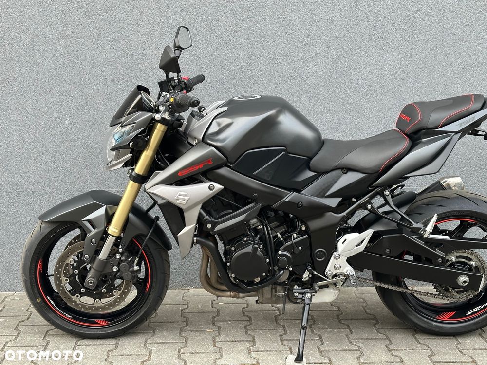Suzuki GSR - 6