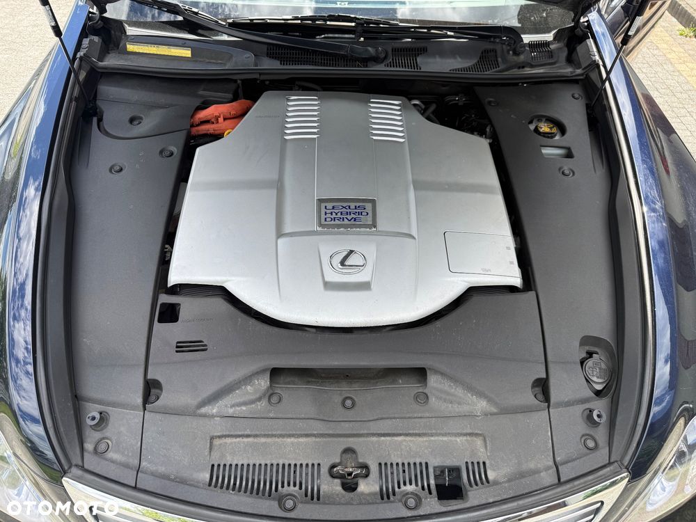 Lexus LS 600h - 12