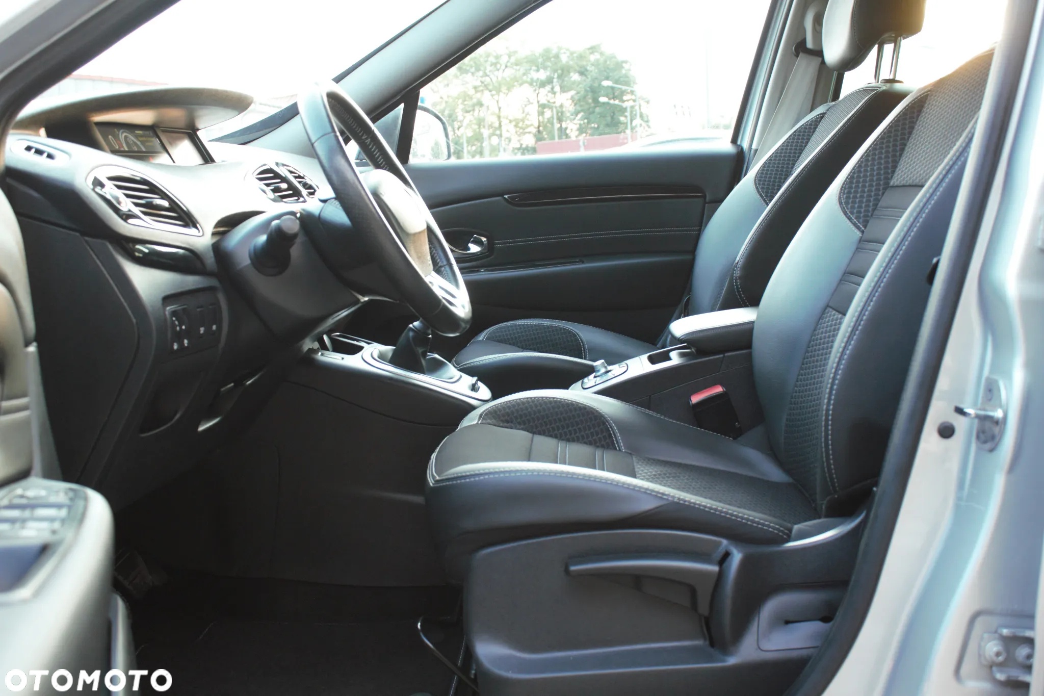 Renault Scenic ENERGY TCe 130 BOSE EDITION - 12
