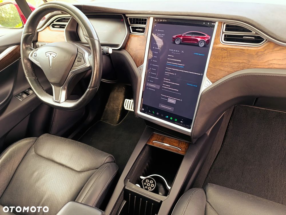 Tesla Model X - 15