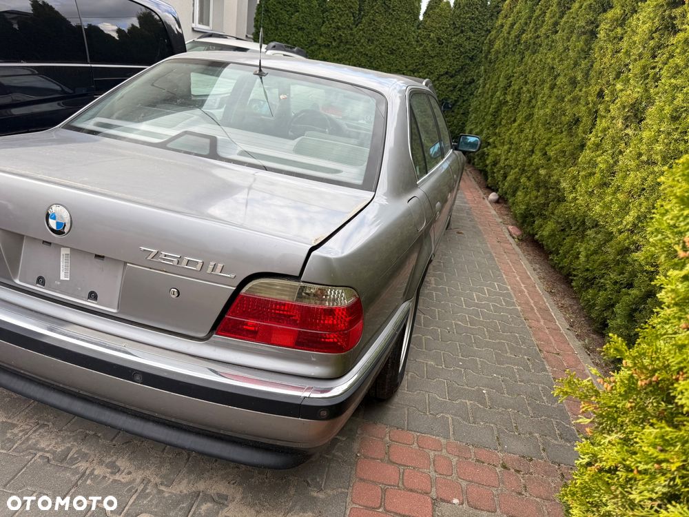 BMW Seria 7 750iL - 5