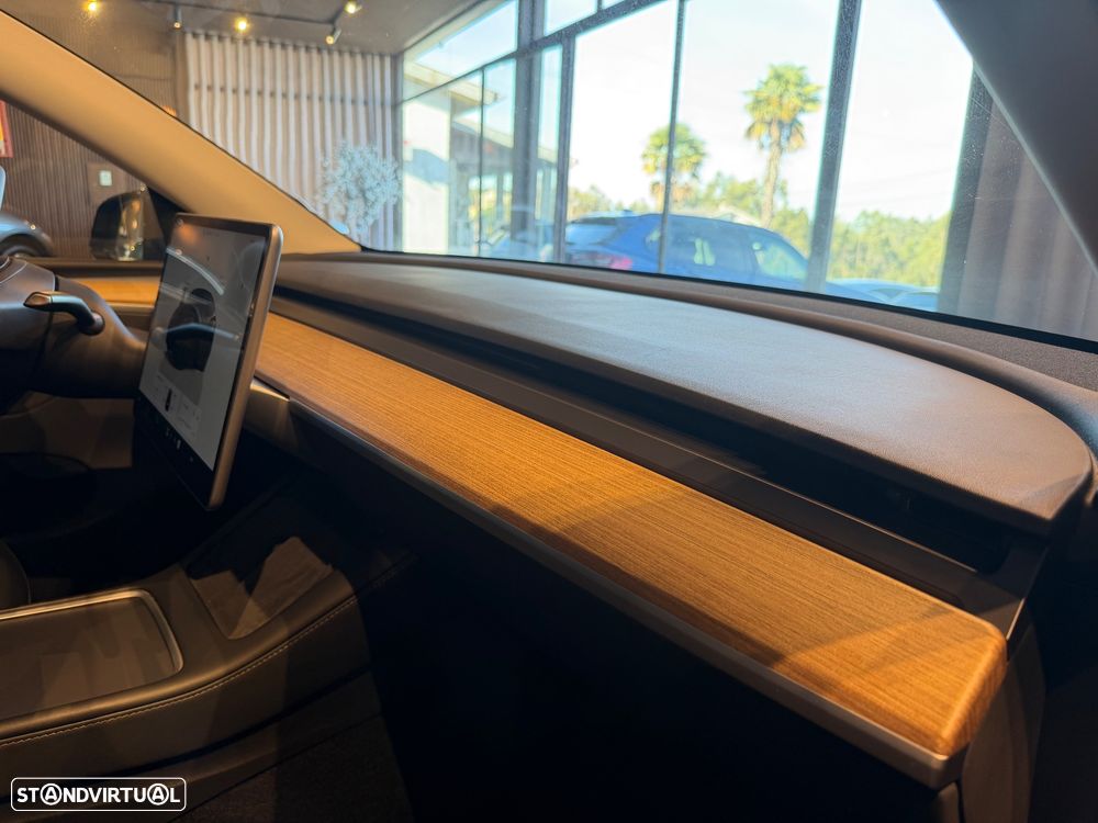 Tesla Model Y Performance Dual Motor AWD - 40