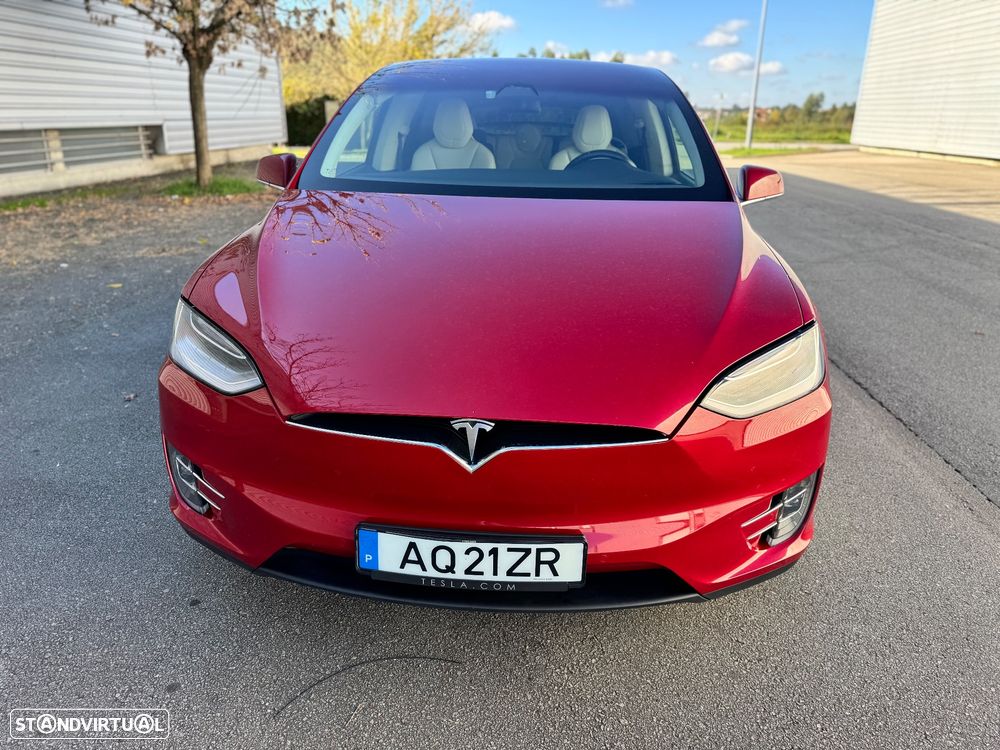 Tesla Model X - 22