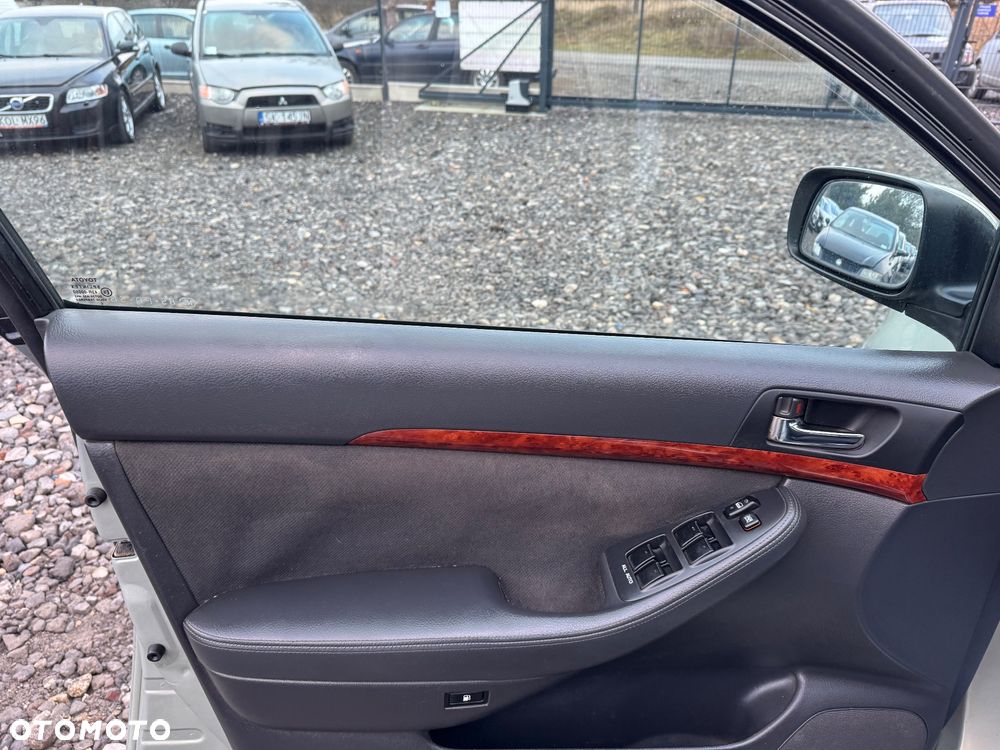 Toyota Avensis 1.8 VVT-i Sol - 13