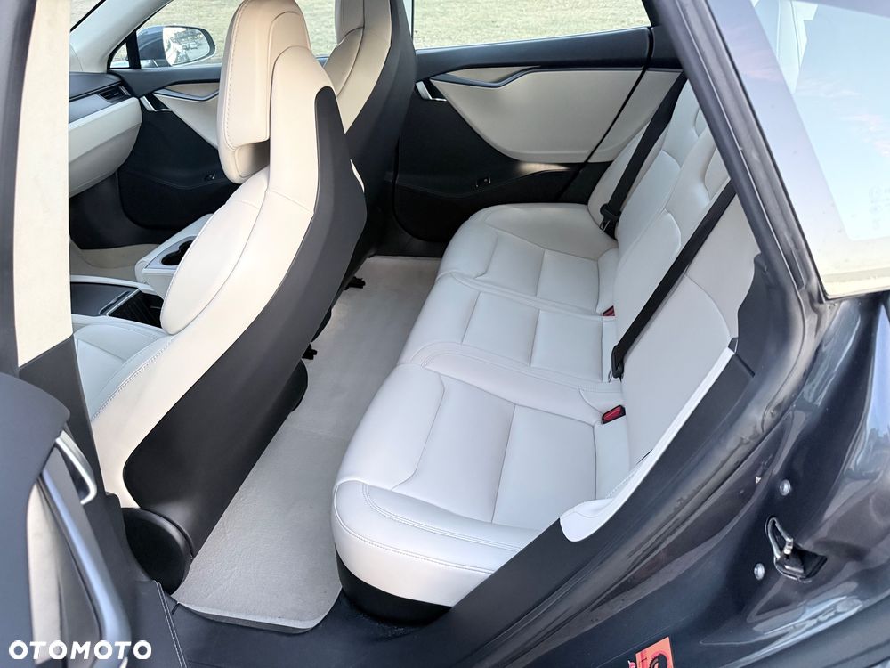Tesla Model S - 19