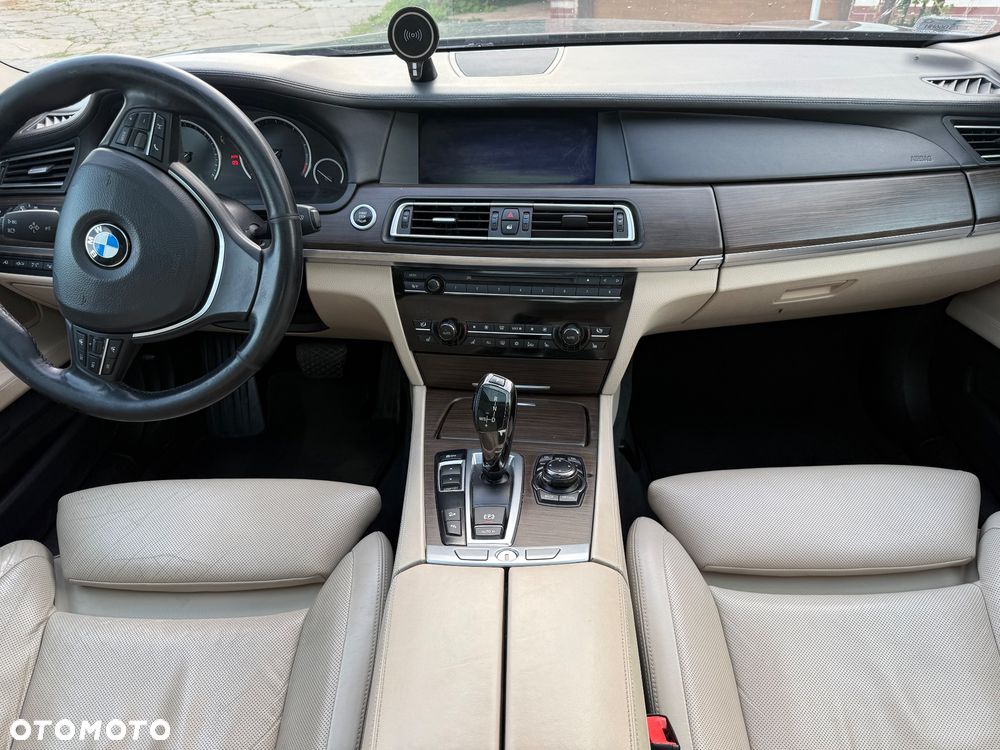 BMW Seria 7 750i xDrive - 10