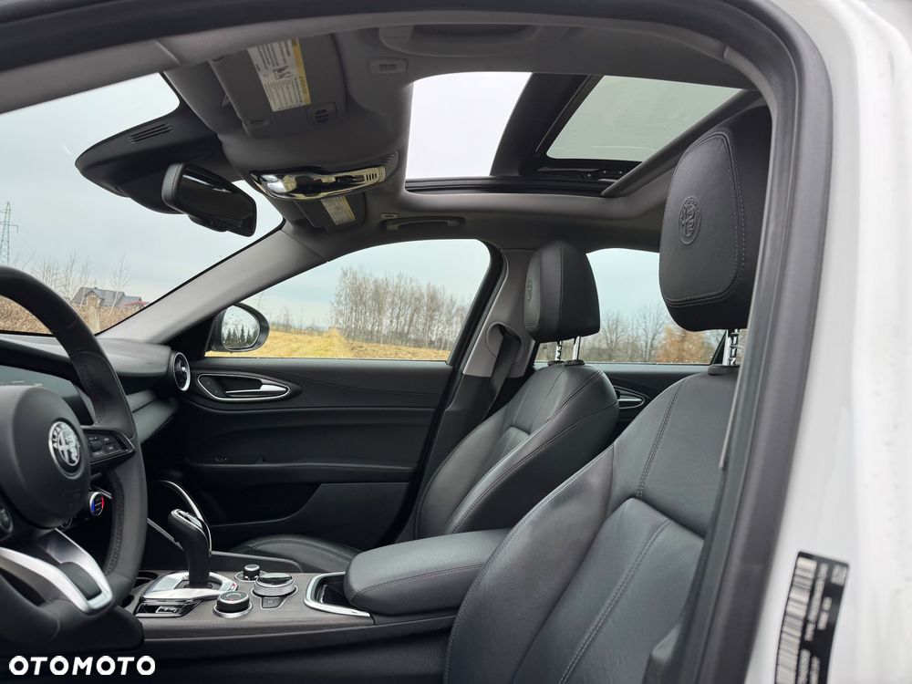 Alfa Romeo Giulia 2.0 Turbo TI Q4 - 12