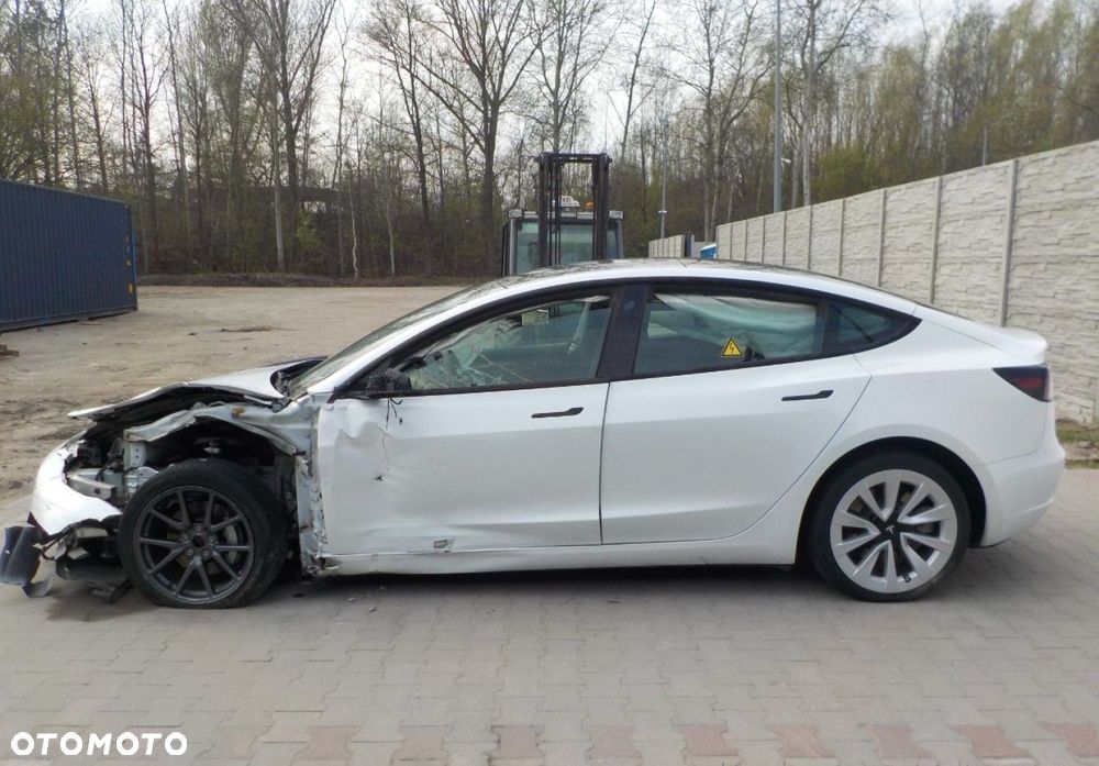Tesla Model 3 - 9