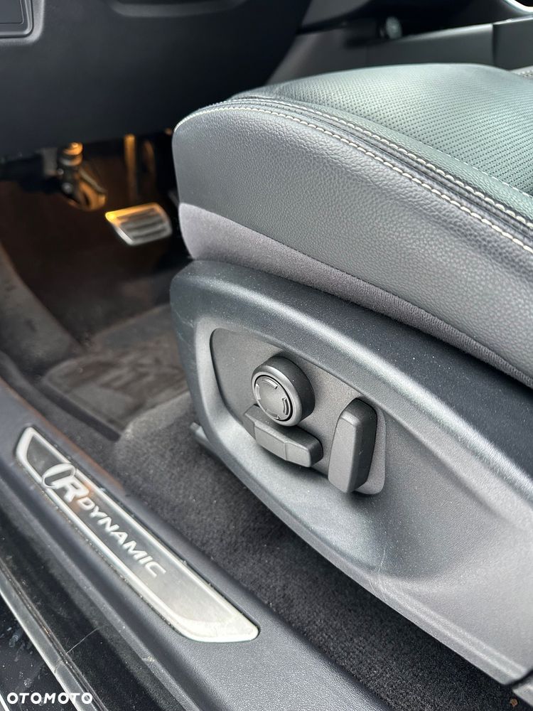 Jaguar E-Pace P300 AWD R-Dynamic S - 16