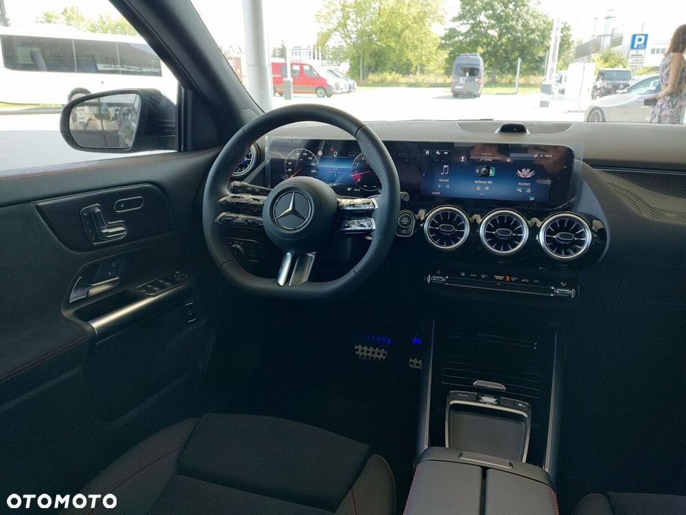 Mercedes-Benz GLA - 16