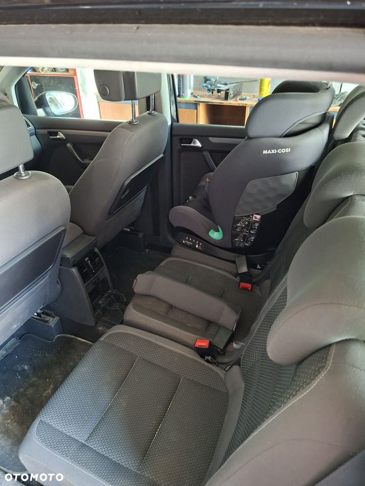 Volkswagen Touran - 12