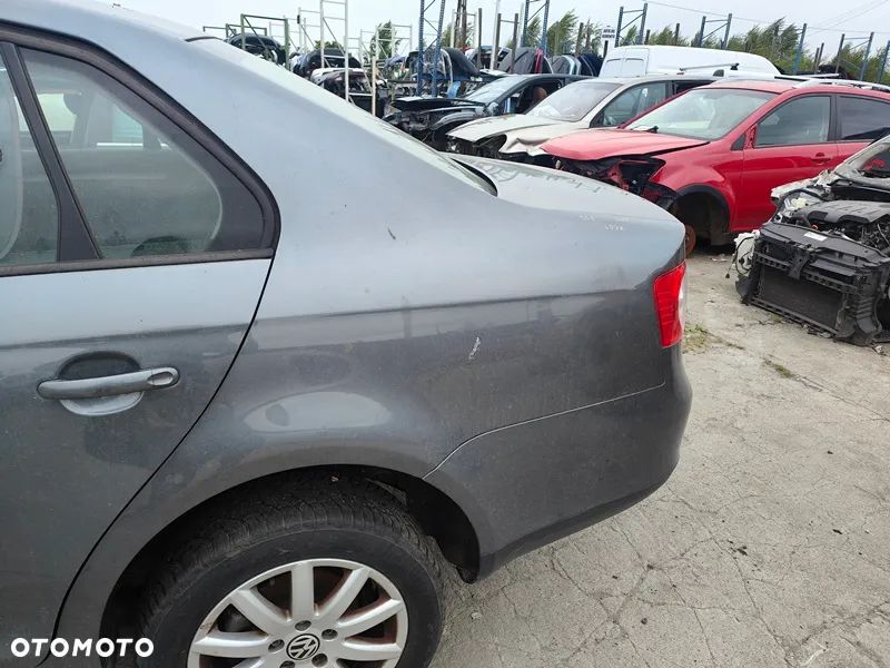 VW JETTA 09r BŁOTNIK LEWY TYŁ TYLNY LD7X - 1