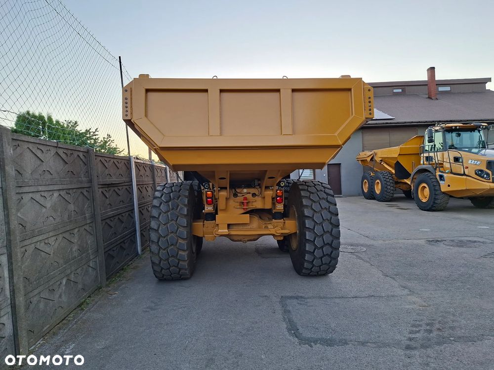 Caterpillar 725 - 6