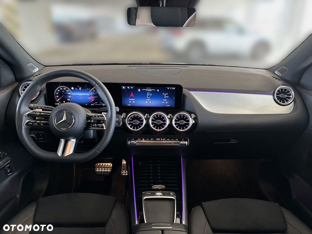 Mercedes-Benz GLA - 14