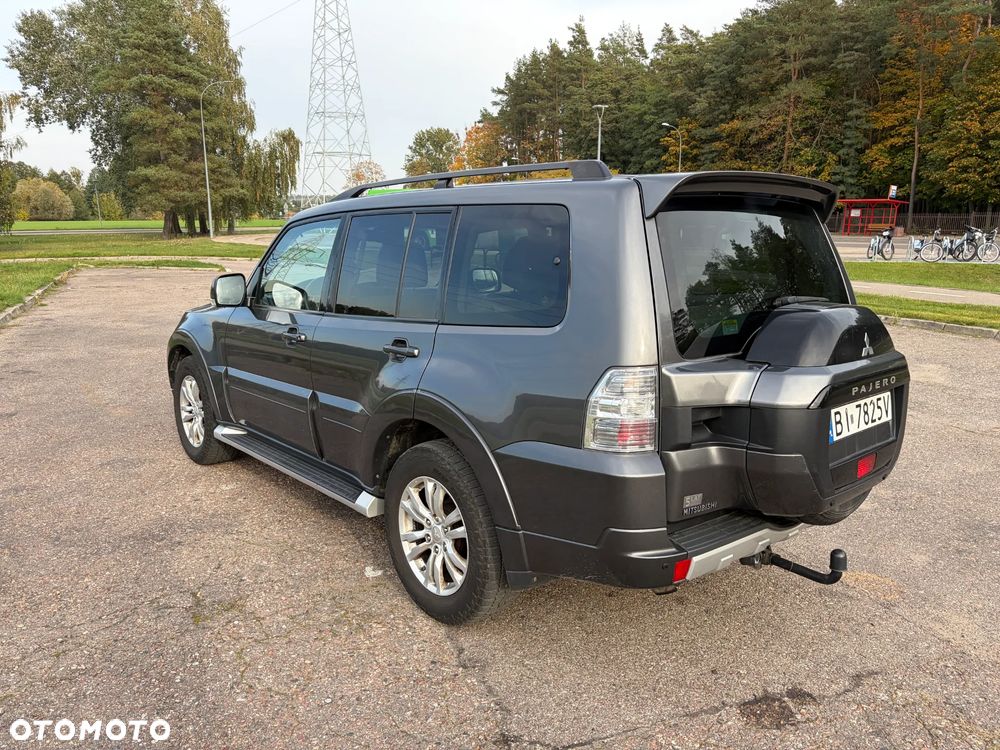 Mitsubishi Pajero - 2