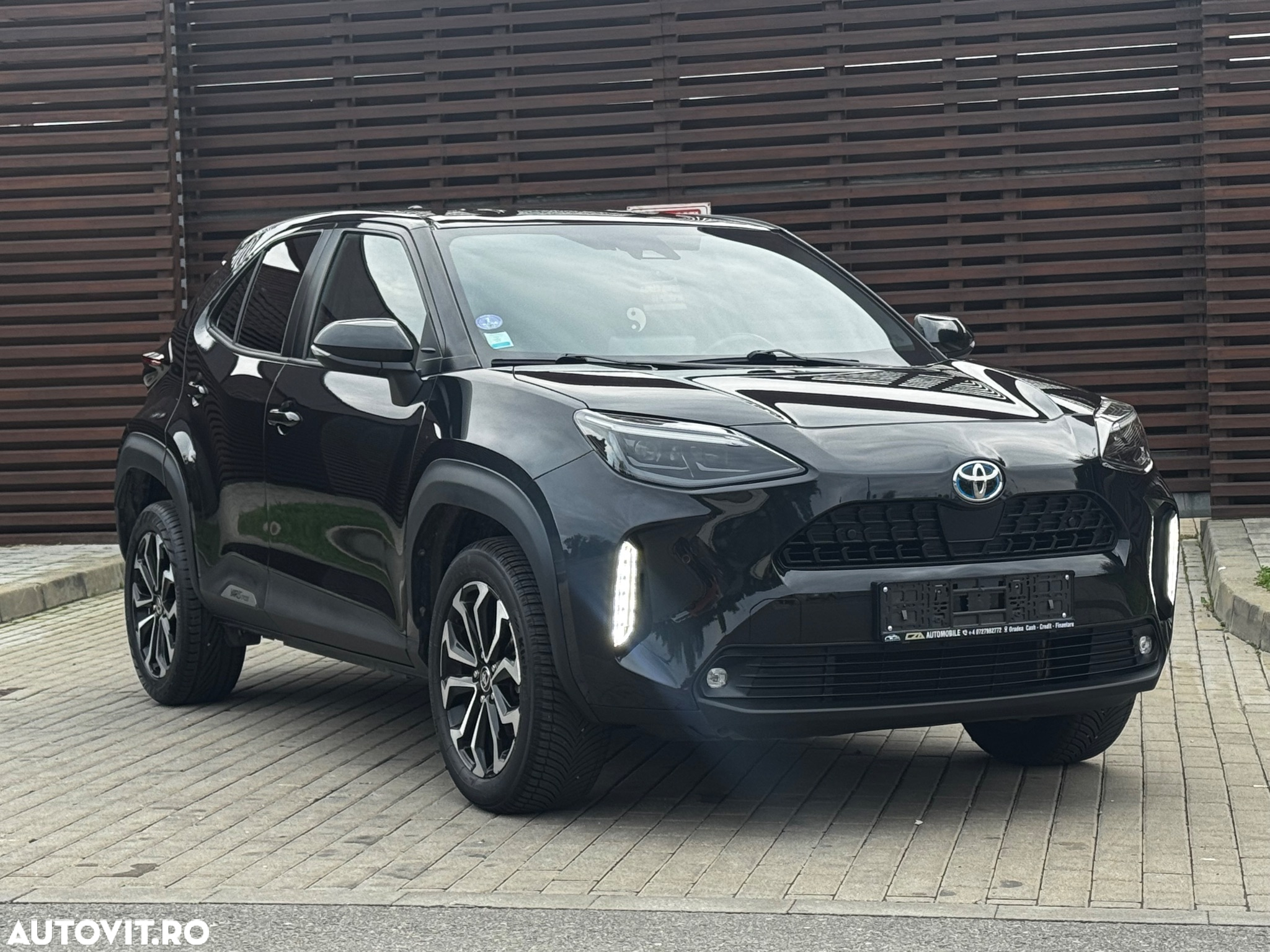 Toyota Yaris Cross 1.5 VVT-i HSD 4x4 Exclusive Elegant - 3