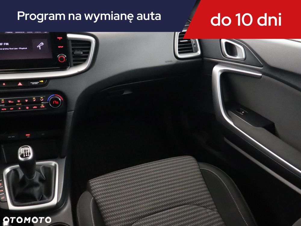 Kia Ceed - 10