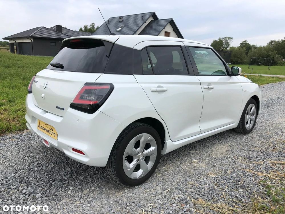 Suzuki Swift 1.2 Premium Plus CVT - 4