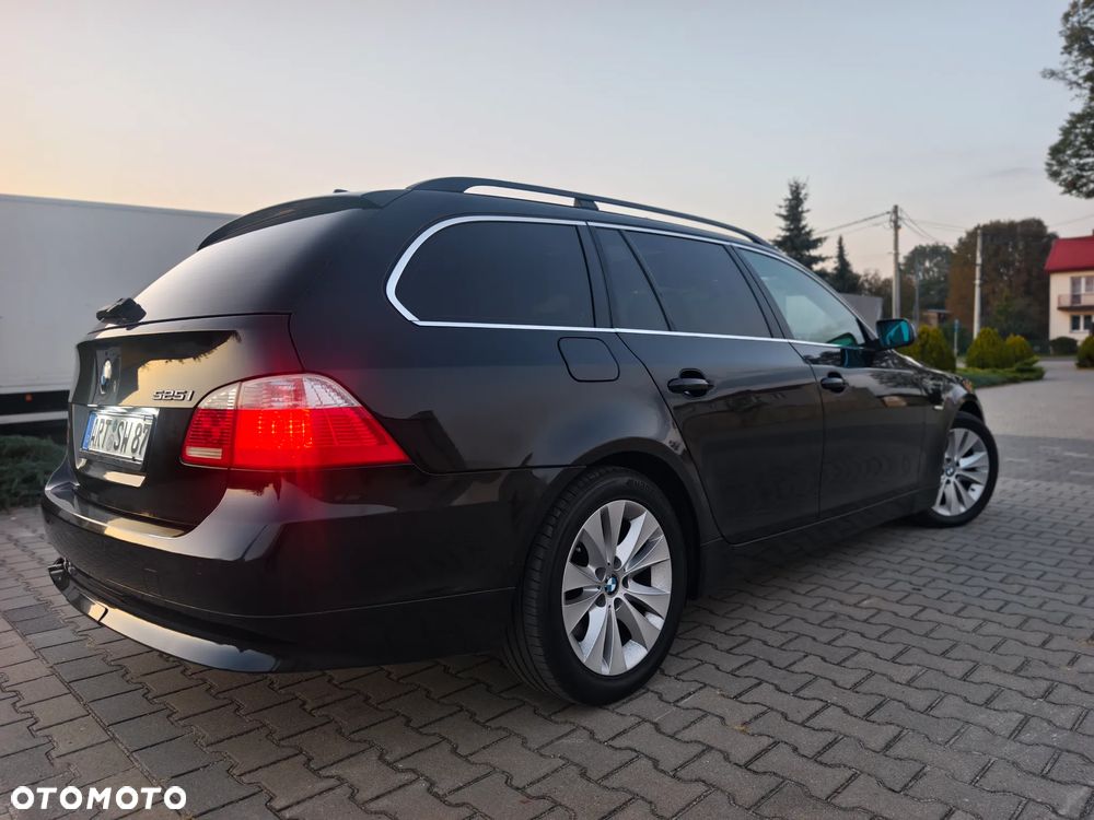 BMW Seria 5 525i Touring - 26