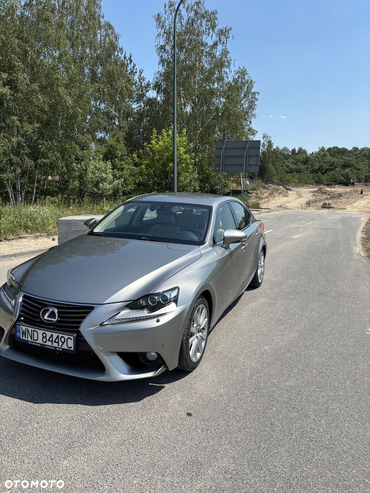 Lexus IS 300h Prestige - 3