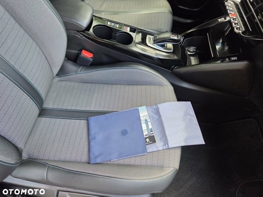 Peugeot 2008 1.2 PureTech Allure Pack S&S EAT8 - 33