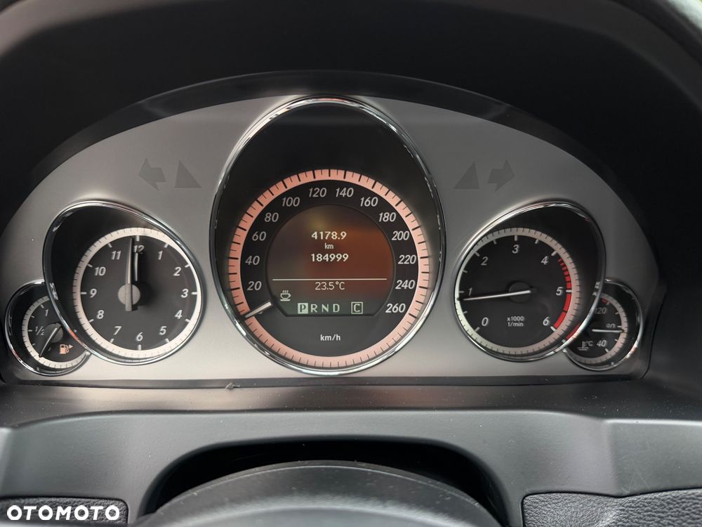 Mercedes-Benz Klasa E 250 CDI DPF BlueEFFICIENCY 7G-TRONIC Avantgarde - 26
