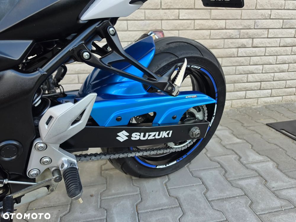 Suzuki GSR - 6